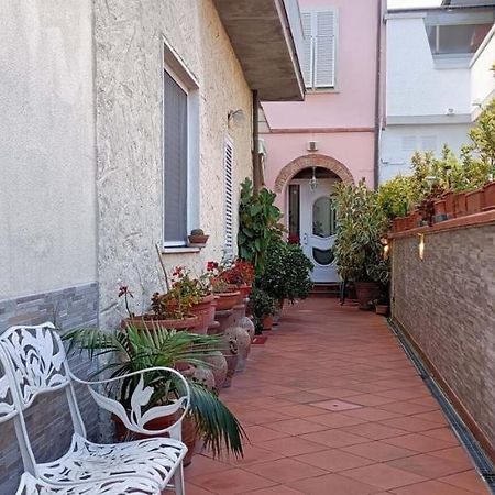 Lovely House Near The Beach Torre del Lago Puccini Bagian luar foto