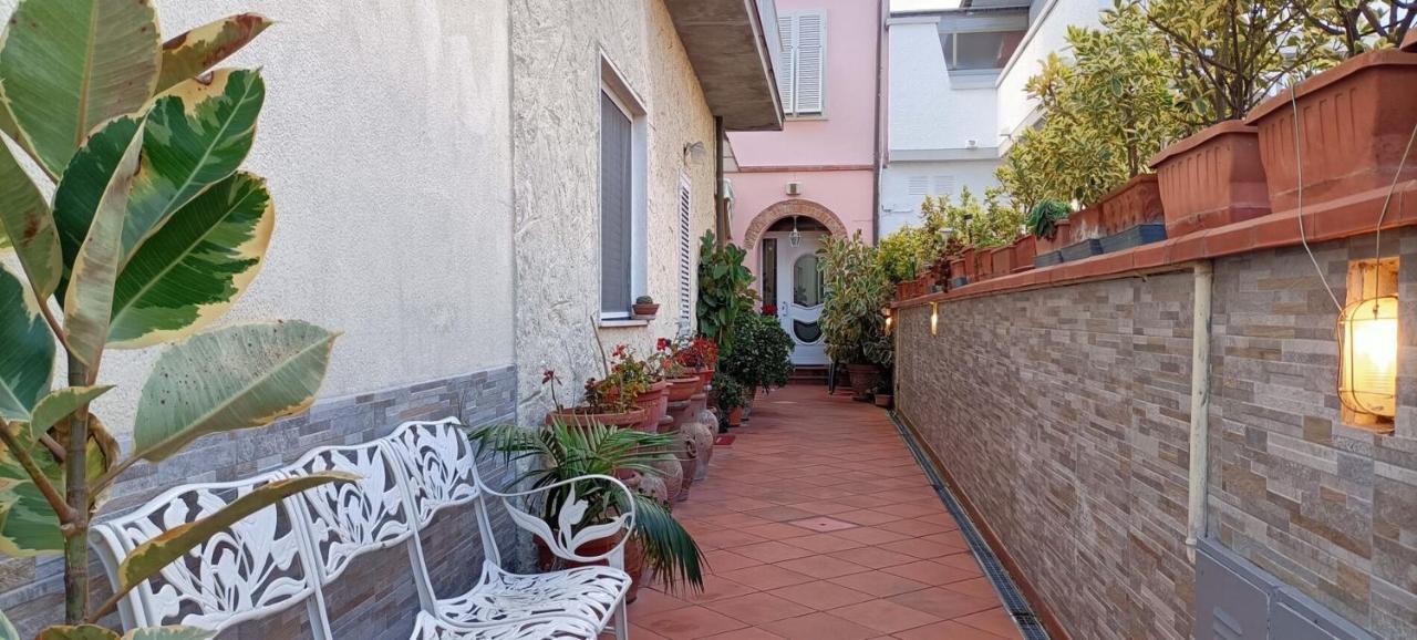 Lovely House Near The Beach Torre del Lago Puccini Bagian luar foto