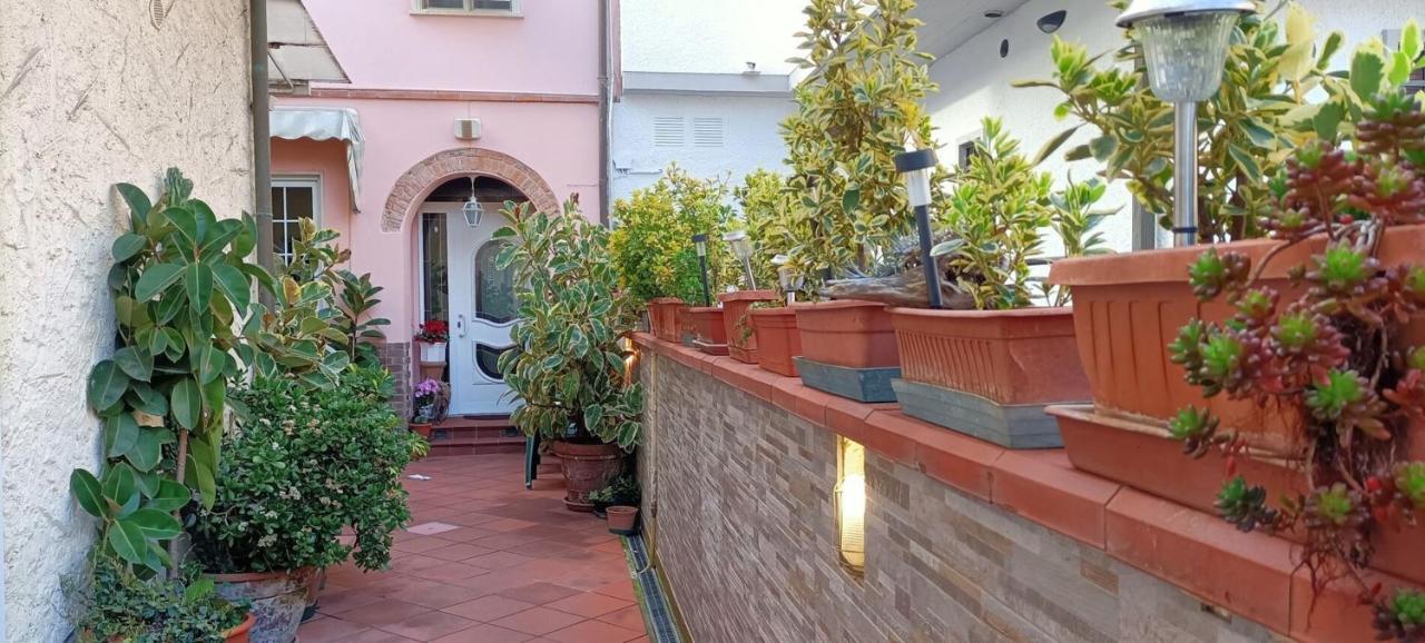 Lovely House Near The Beach Torre del Lago Puccini Bagian luar foto